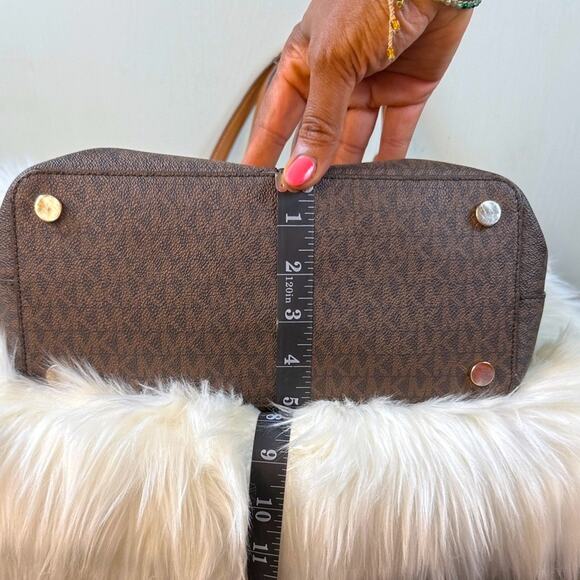 Michael Kors Bedford Tote Bag - Picture 13 of 13